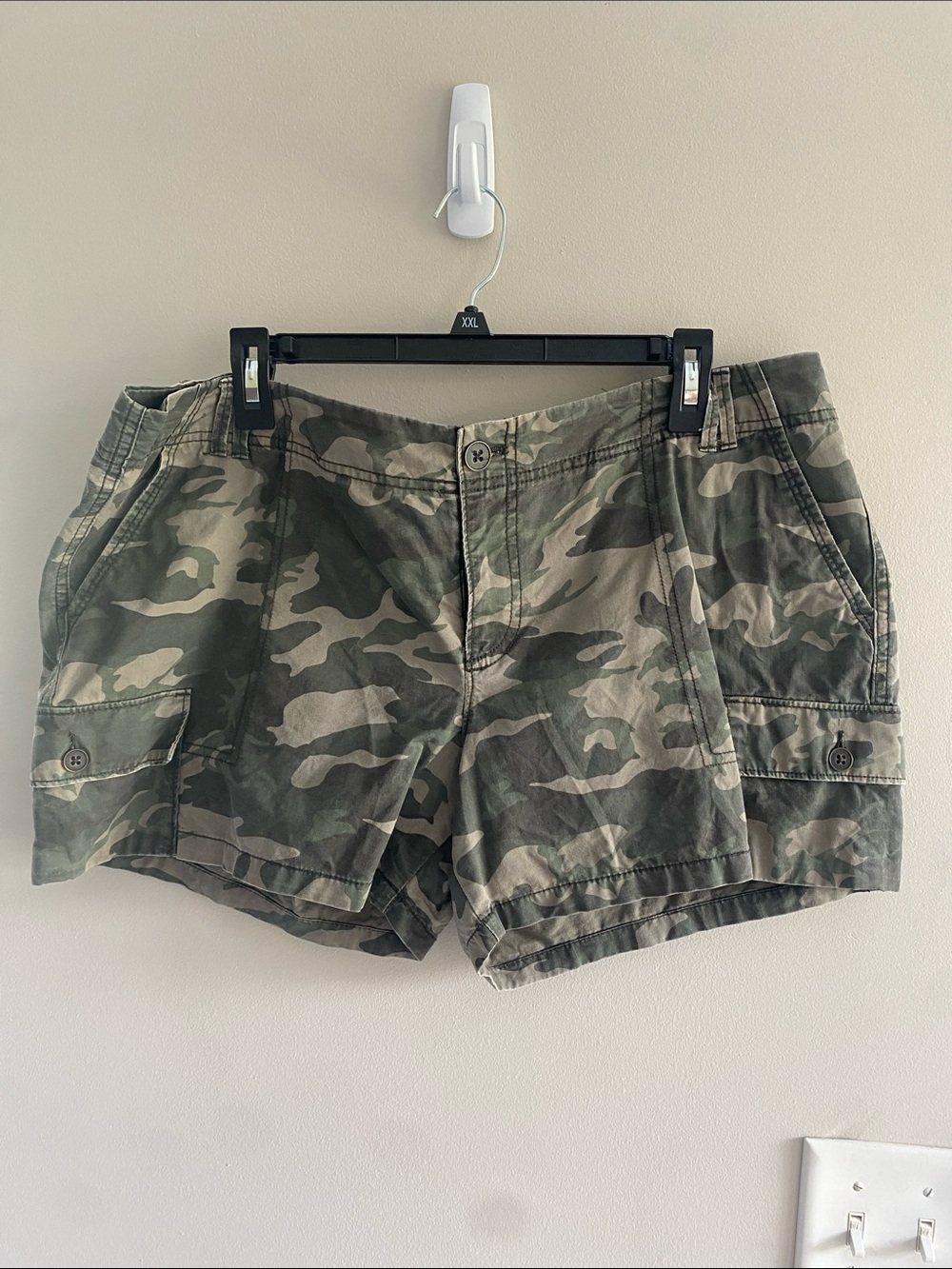 Old Navy Camo Cargo Shorts in Green Tones